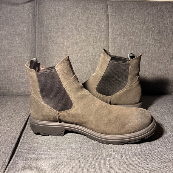 UGG Men’s Olive Green Suede Chelsea Boots - Picture 4 of 7